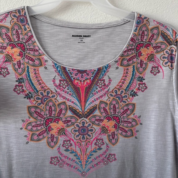 Allison Daley Gray Graphic Short Sleeve T-Shirt - Picture 2 of 4